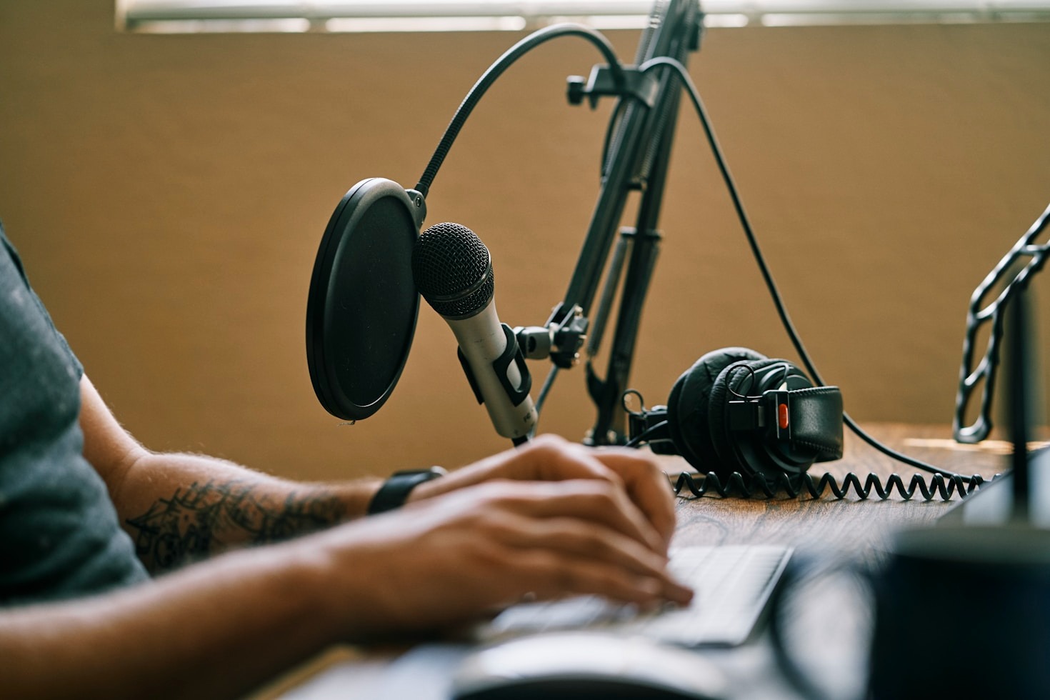 How to Host Engaging Podcasts That Resonate